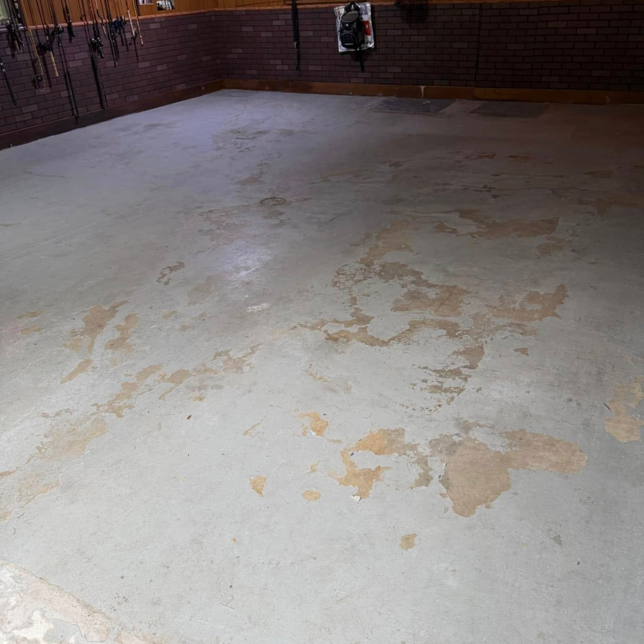 Failed DIY epoxy floor peeling before Show Me Epoxy Missouri