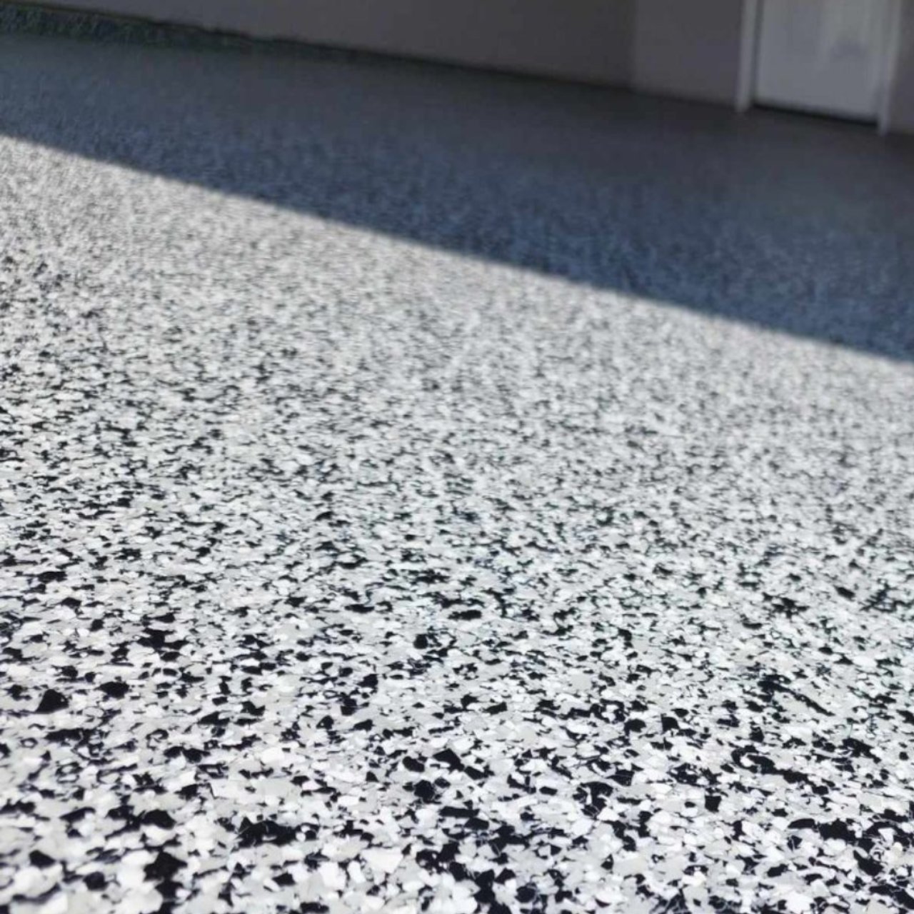 Full broadcast flake epoxy floor black white closeup Show Me Epoxy Missouri