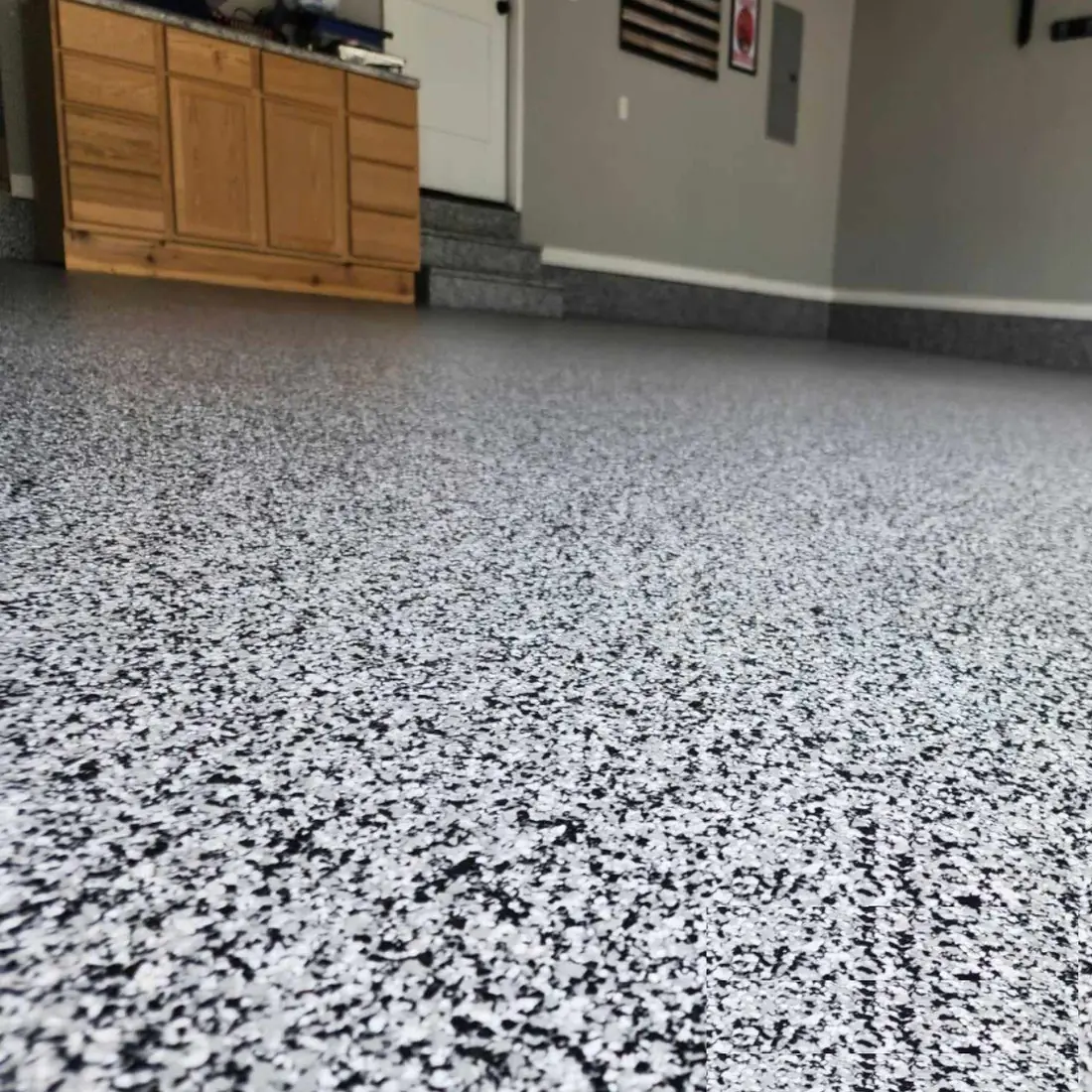 Epoxy garage floor Houndstooth flake closeup detail Jefferson City Missouri